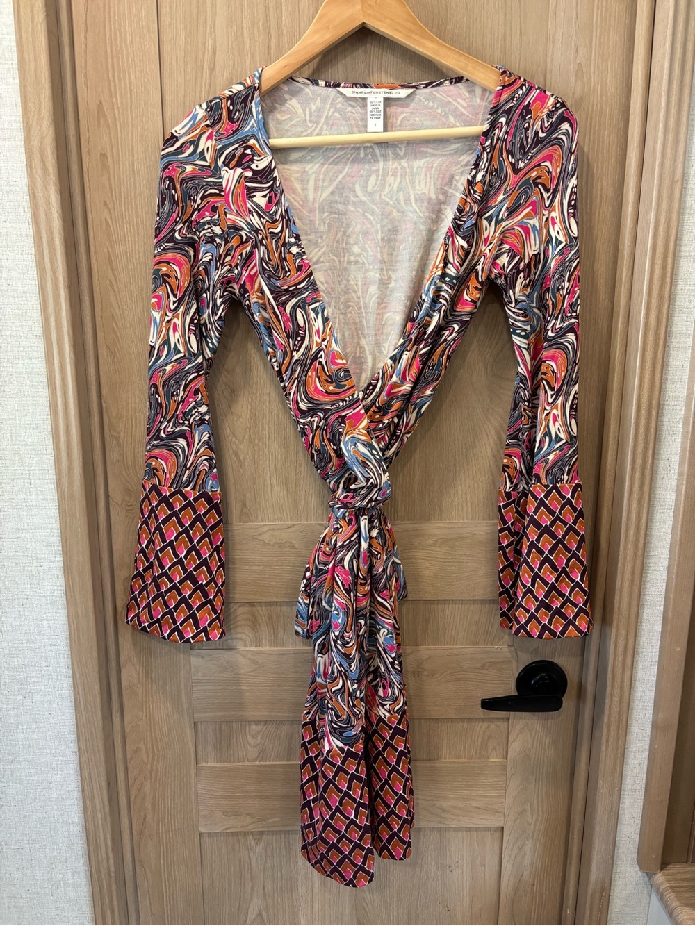 Diane von Furstenberg Silk Wrap Mini Dress Size 2 Colourful Art Deco